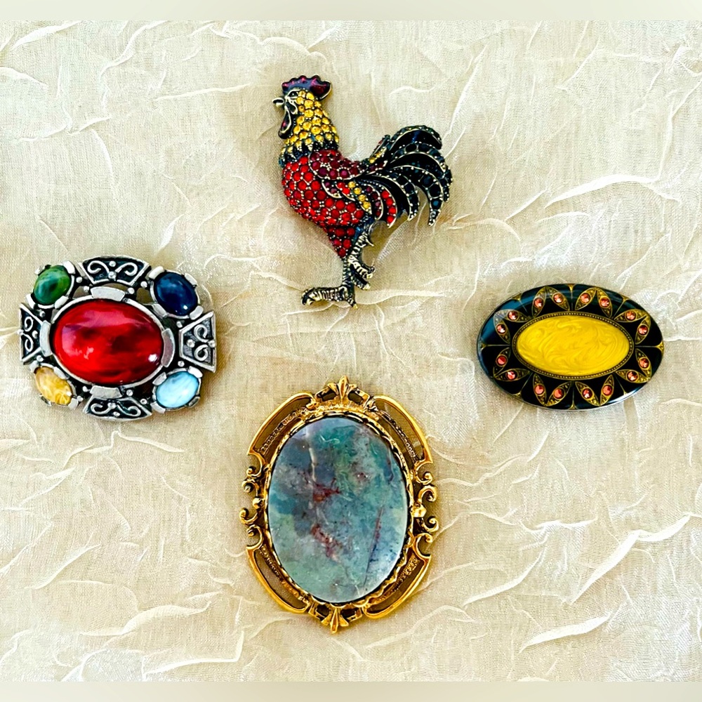 Vintage Brooch/ Pendant Set of 4
Rhinestone, Agate, Enamel